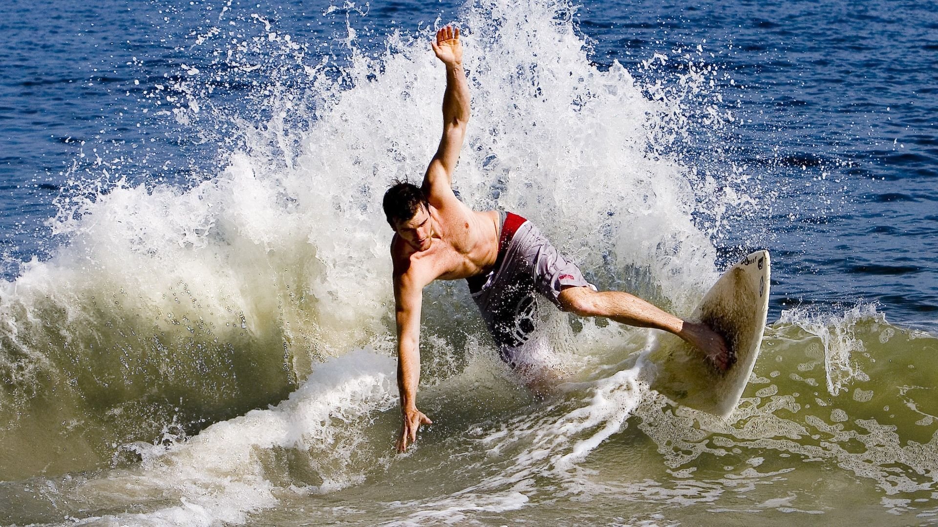 格鲁吉亚女篮在欧洲锦标赛中奋勇争夺，赢得尊重